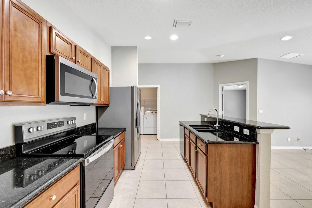 For Rent: $2,800 (2 beds, 2 baths, 1717 Square Feet)