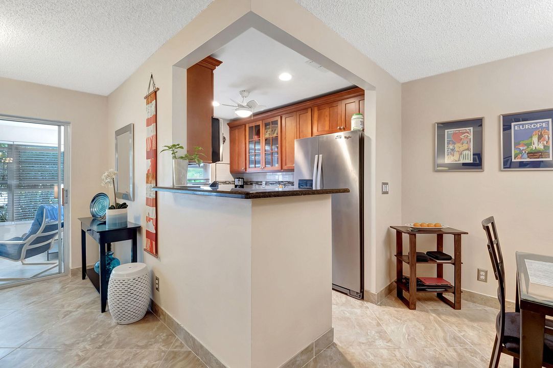 For Sale: $189,900 (1 beds, 2 baths, 1080 Square Feet)