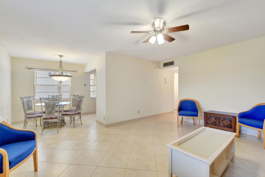 For Sale: $139,900 (2 beds, 2 baths, 907 Square Feet)