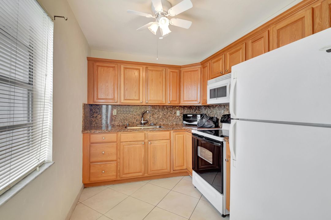 For Sale: $139,900 (2 beds, 2 baths, 907 Square Feet)