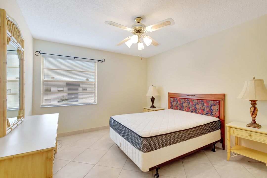 For Sale: $139,900 (2 beds, 2 baths, 907 Square Feet)