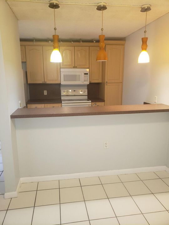 For Rent: $2,100 (2 beds, 2 baths, 1236 Square Feet)