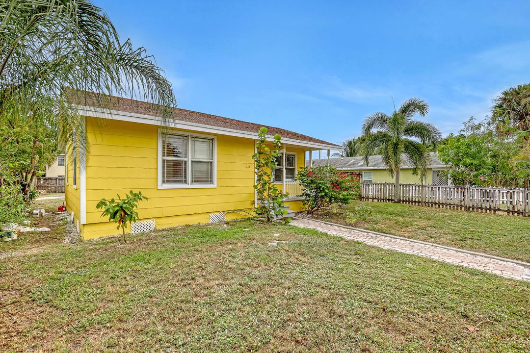 For Sale: $349,000 (2 beds, 1 baths, 778 Square Feet)