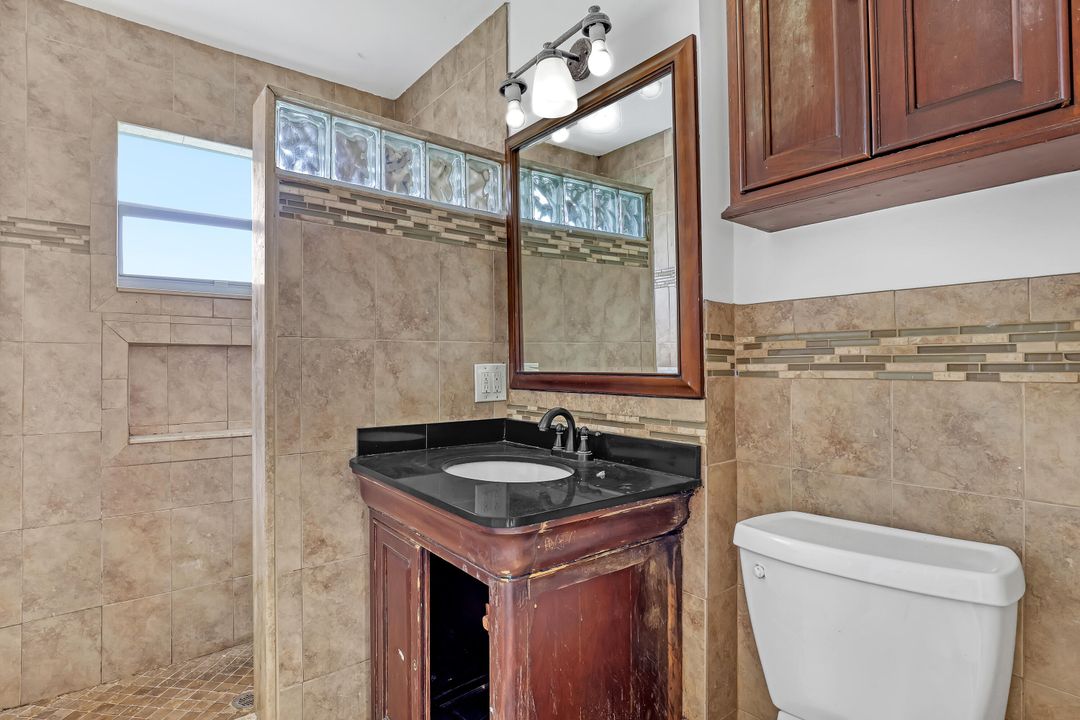 For Sale: $349,000 (2 beds, 1 baths, 778 Square Feet)