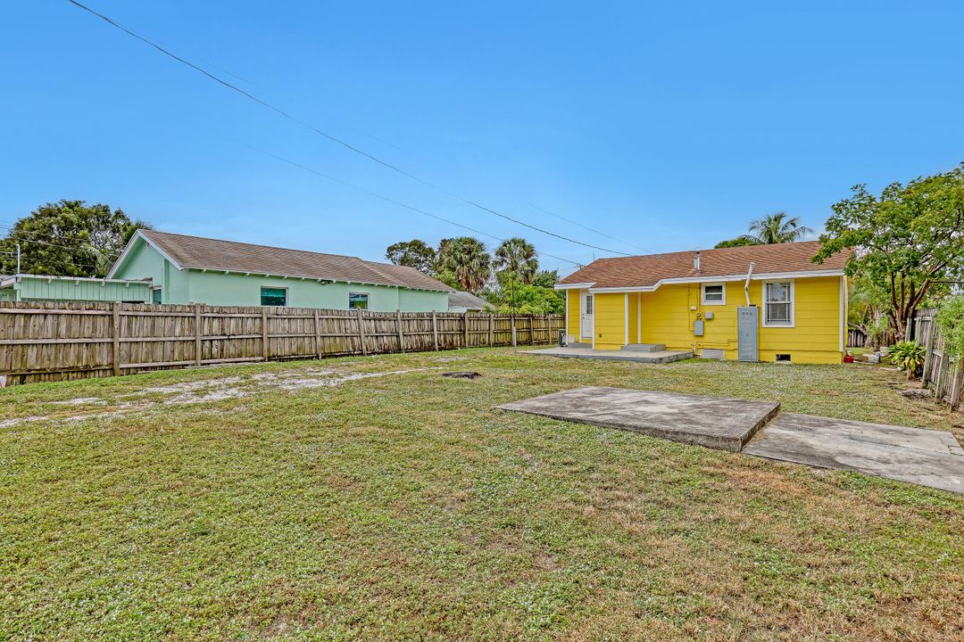 For Sale: $349,000 (2 beds, 1 baths, 778 Square Feet)