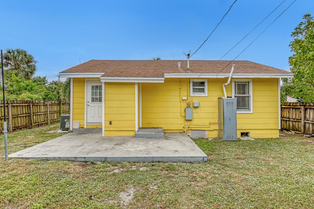 For Sale: $349,000 (2 beds, 1 baths, 778 Square Feet)