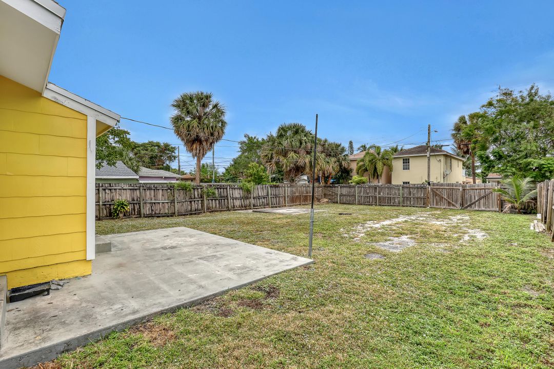 For Sale: $349,000 (2 beds, 1 baths, 778 Square Feet)