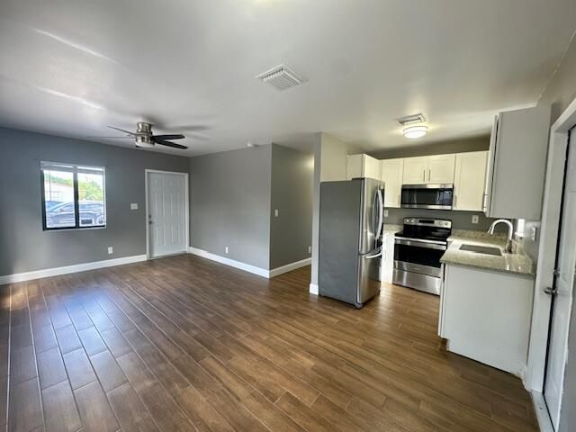 For Sale: $345,000 (3 beds, 1 baths, 864 Square Feet)