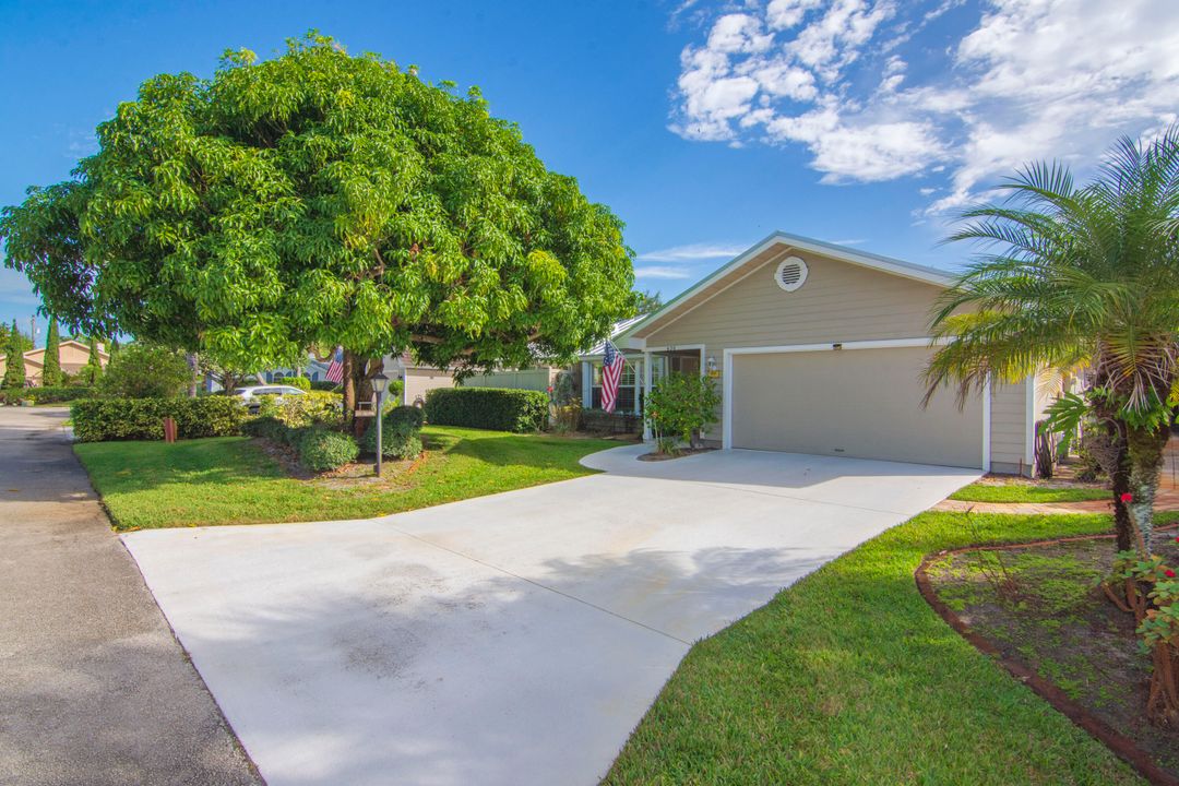 For Sale: $435,000 (3 beds, 2 baths, 1828 Square Feet)