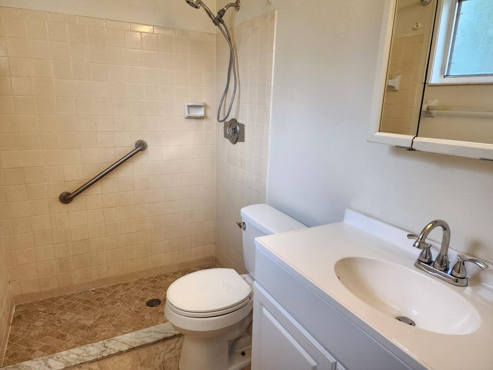 For Sale: $319,900 (2 beds, 2 baths, 1356 Square Feet)