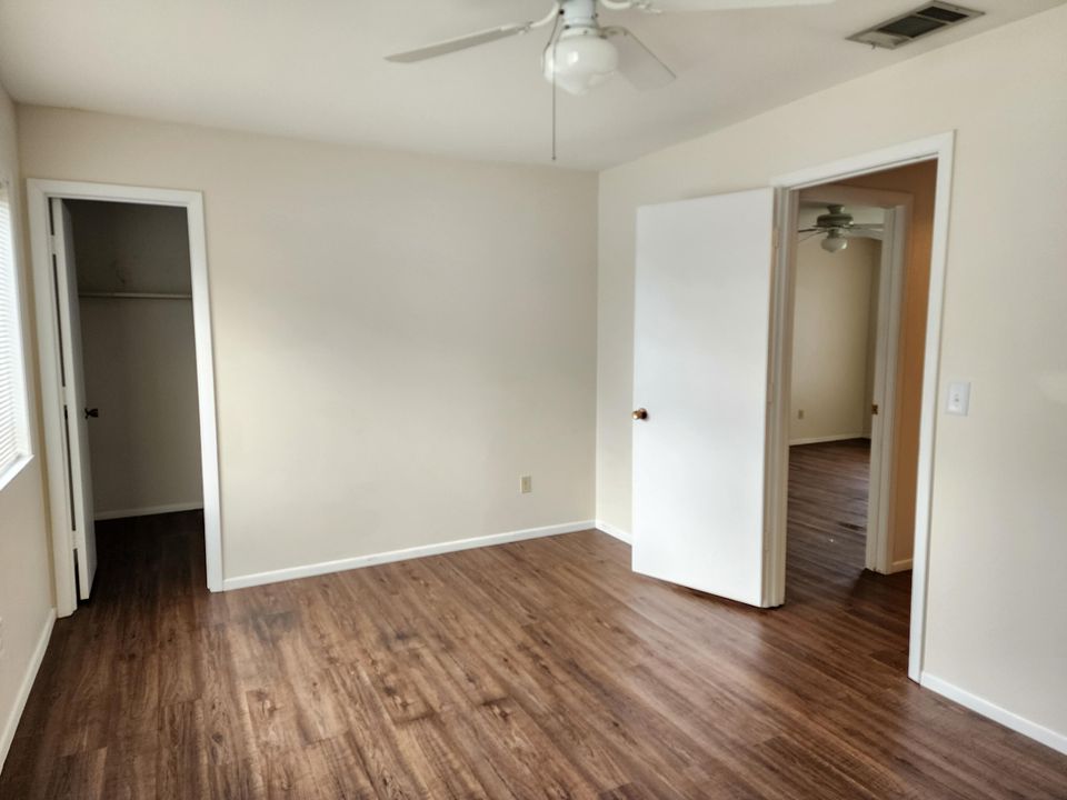 For Sale: $319,900 (2 beds, 2 baths, 1356 Square Feet)