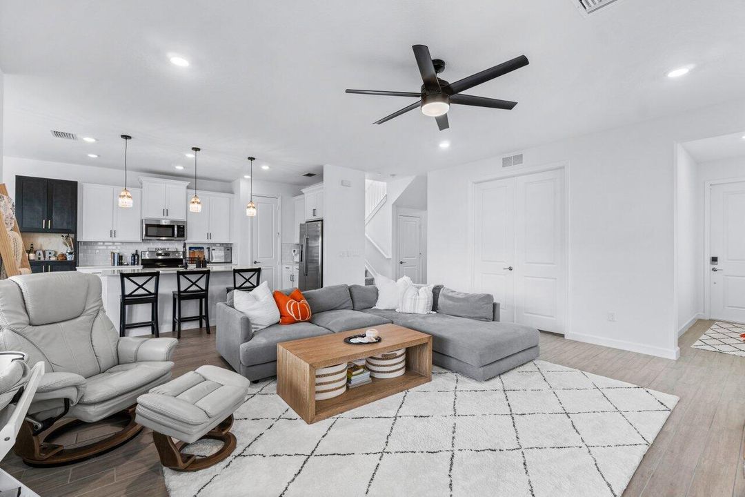 For Sale: $750,000 (4 beds, 2 baths, 2499 Square Feet)