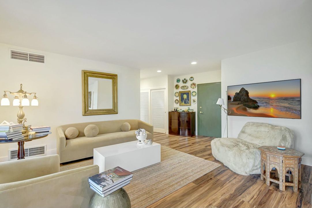 For Sale: $1,950,000 (1 beds, 1 baths, 1143 Square Feet)