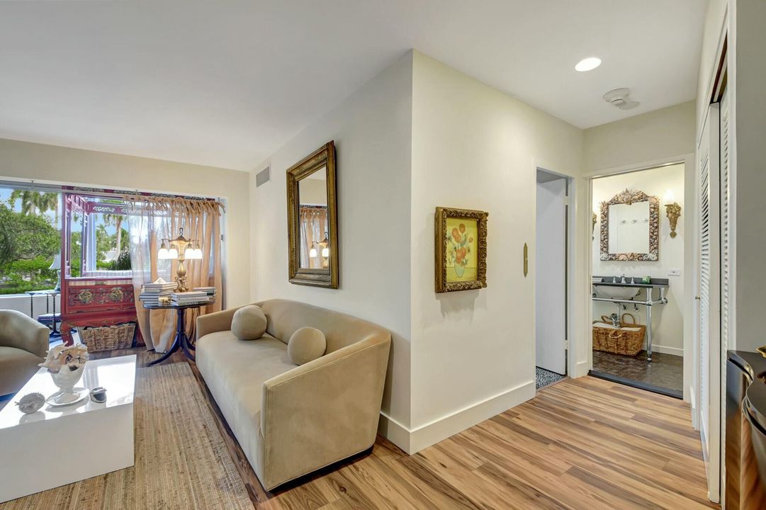 For Sale: $1,950,000 (1 beds, 1 baths, 1143 Square Feet)