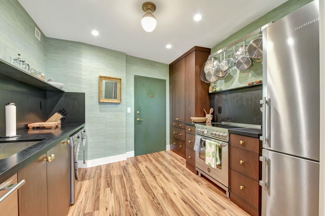 For Sale: $1,950,000 (1 beds, 1 baths, 1143 Square Feet)