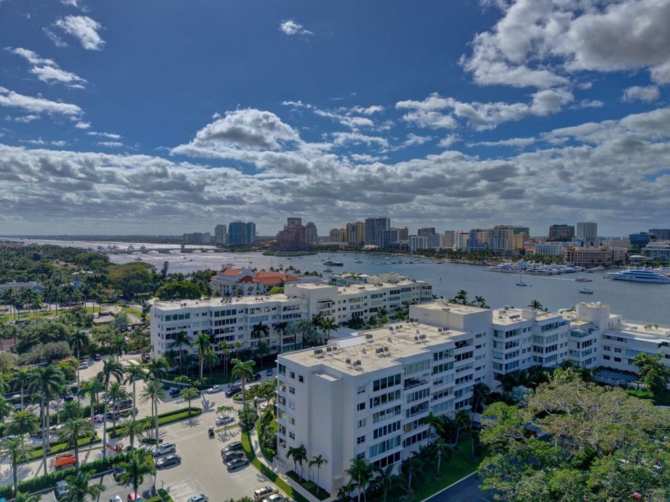 For Sale: $1,950,000 (1 beds, 1 baths, 1143 Square Feet)