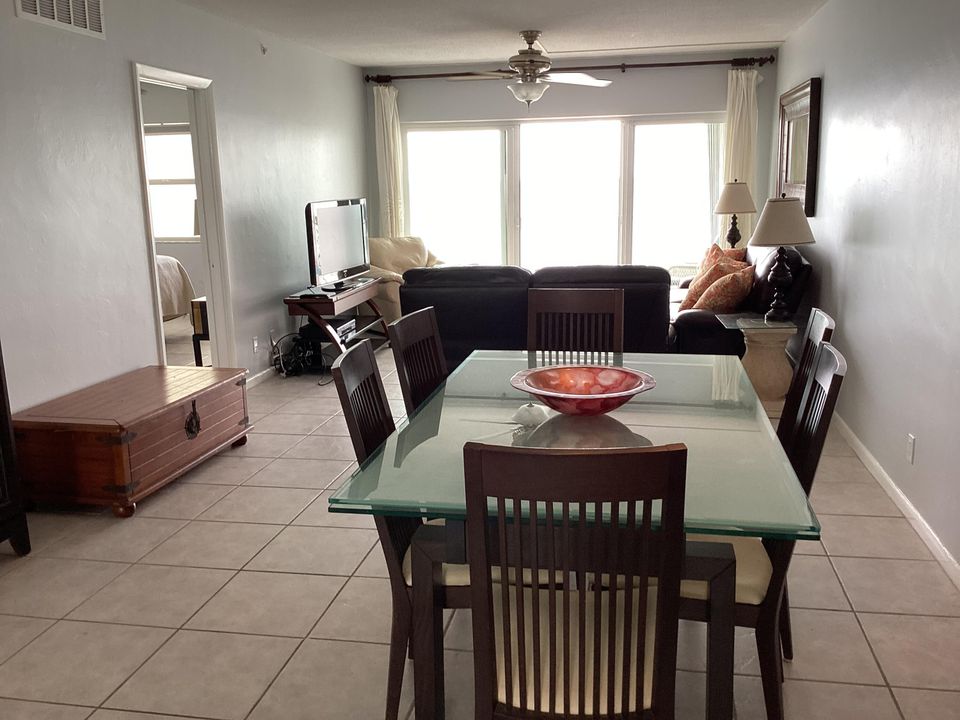 For Rent: $3,500 (2 beds, 2 baths, 988 Square Feet)