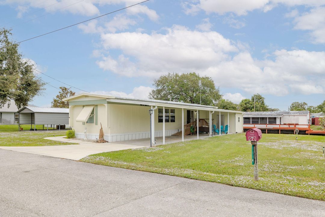 For Sale: $165,000 (3 beds, 2 baths, 1042 Square Feet)