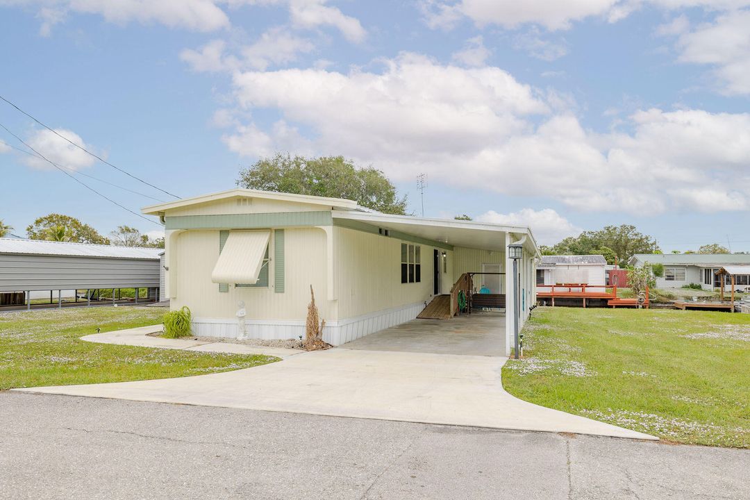 For Sale: $165,000 (3 beds, 2 baths, 1042 Square Feet)