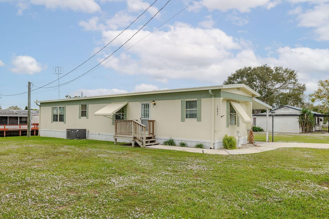 For Sale: $165,000 (3 beds, 2 baths, 1042 Square Feet)