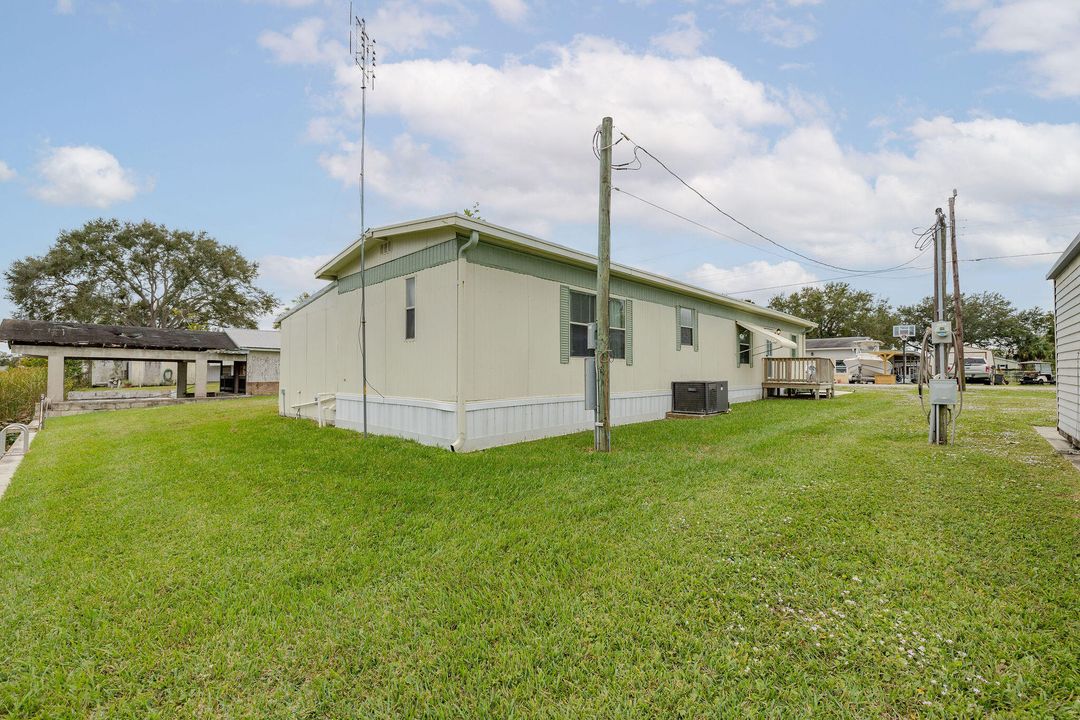 For Sale: $165,000 (3 beds, 2 baths, 1042 Square Feet)