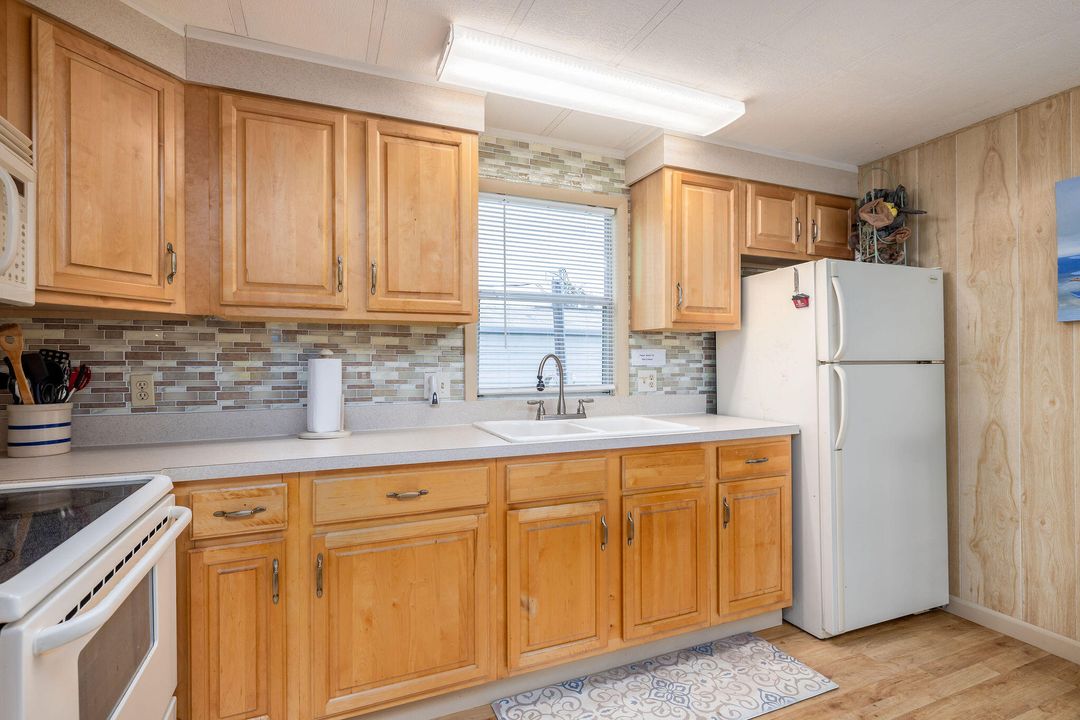 For Sale: $165,000 (3 beds, 2 baths, 1042 Square Feet)