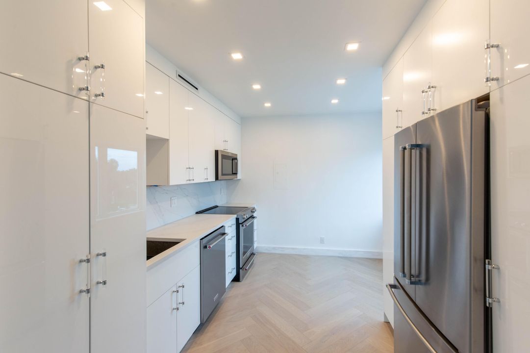 For Sale: $2,195,000 (1 beds, 1 baths, 871 Square Feet)