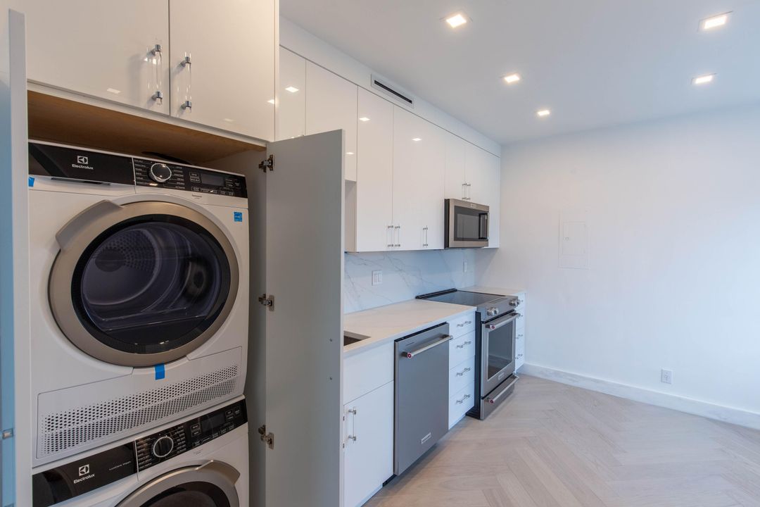 For Sale: $2,195,000 (1 beds, 1 baths, 871 Square Feet)