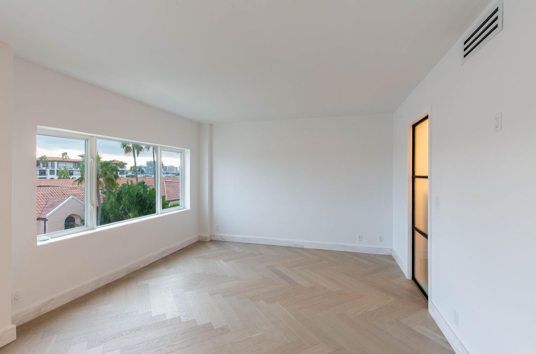 For Sale: $2,195,000 (1 beds, 1 baths, 871 Square Feet)