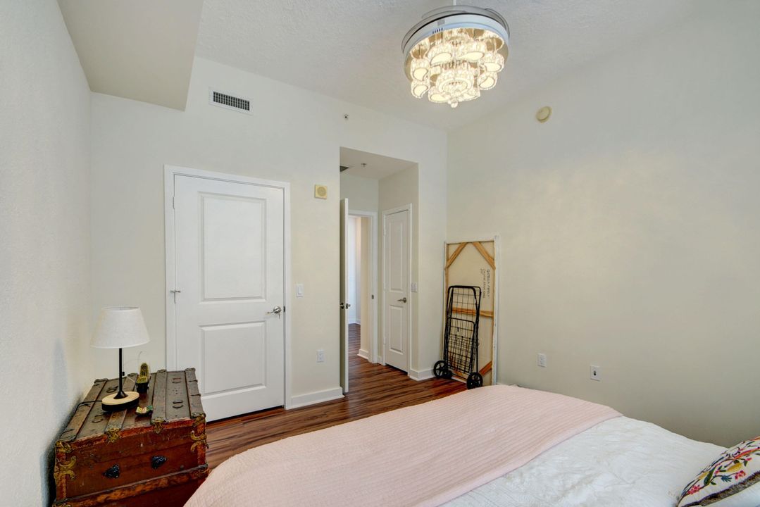 For Sale: $599,000 (2 beds, 2 baths, 1085 Square Feet)