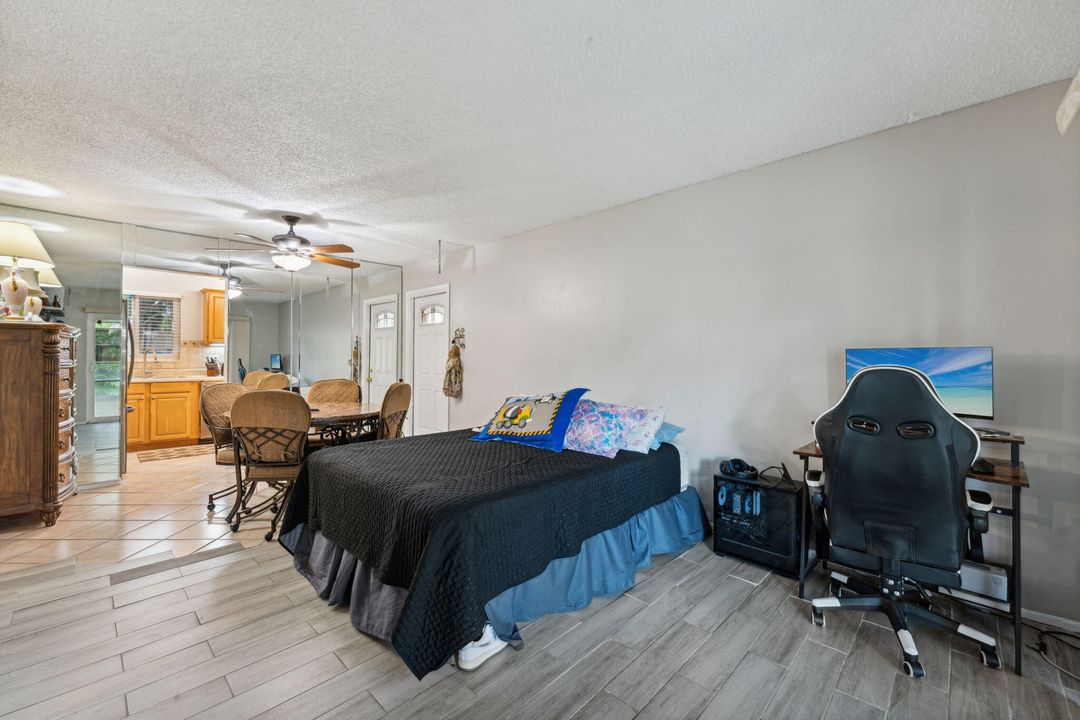 For Sale: $156,000 (2 beds, 2 baths, 812 Square Feet)