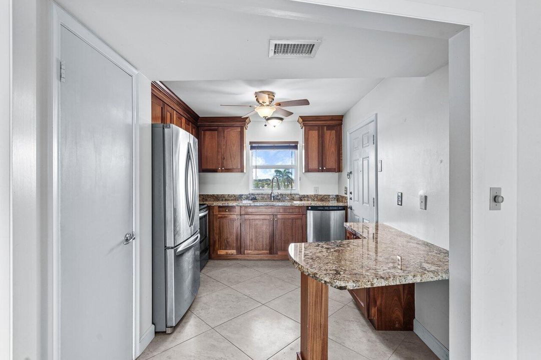 For Sale: $449,000 (2 beds, 2 baths, 1316 Square Feet)