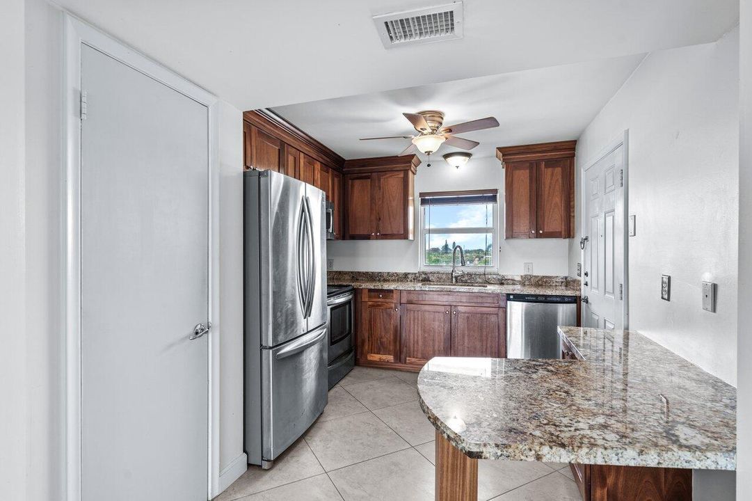 For Sale: $449,000 (2 beds, 2 baths, 1316 Square Feet)