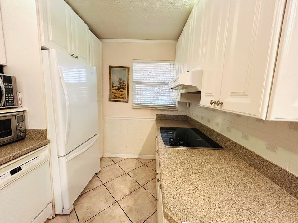 For Sale: $209,000 (2 beds, 2 baths, 1096 Square Feet)