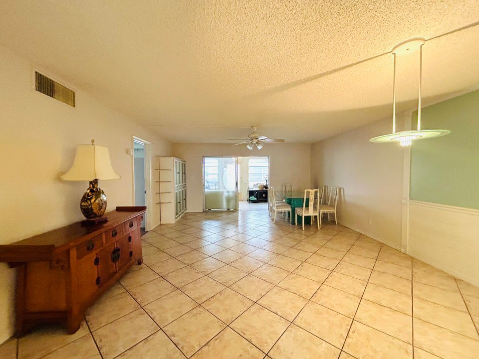 For Sale: $209,000 (2 beds, 2 baths, 1096 Square Feet)