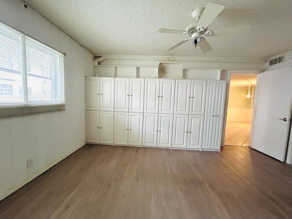 For Sale: $209,000 (2 beds, 2 baths, 1096 Square Feet)