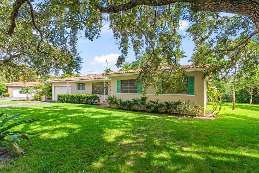 Active With Contract: $1,640,000 (3 beds, 2 baths, 1557 Square Feet)