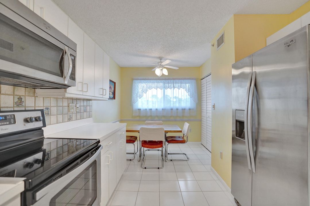 For Sale: $215,000 (2 beds, 2 baths, 1352 Square Feet)