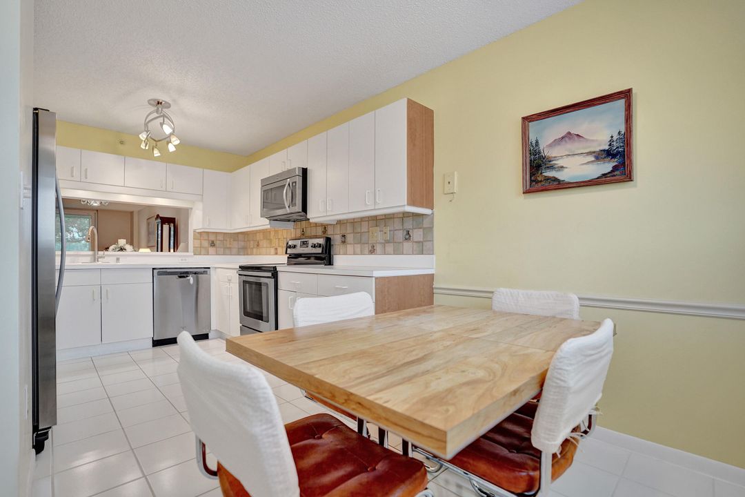 For Sale: $215,000 (2 beds, 2 baths, 1352 Square Feet)