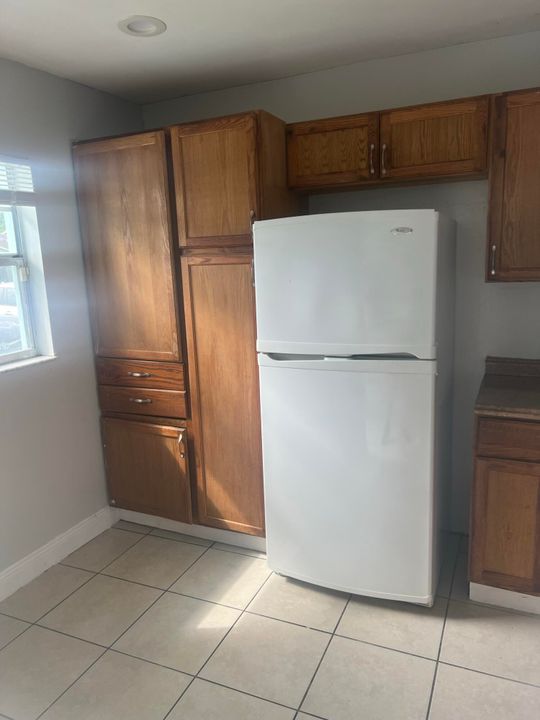 For Rent: $1,500 (3 beds, 1 baths, 1050 Square Feet)