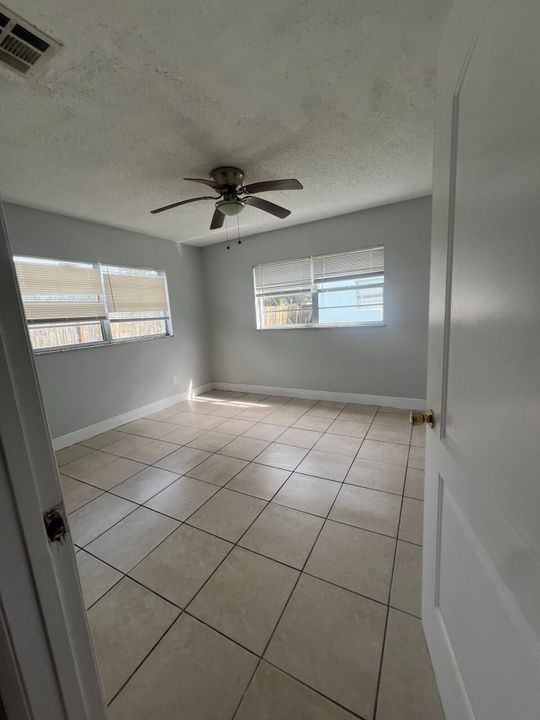 For Rent: $1,500 (3 beds, 1 baths, 1050 Square Feet)