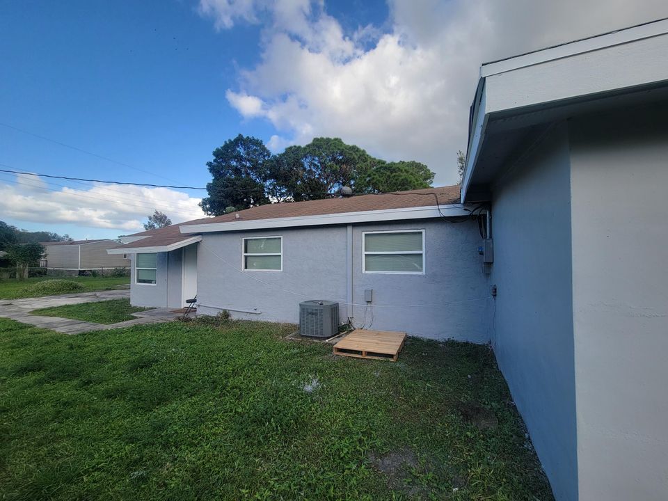 For Sale: $215,000 (4 beds, 2 baths, 1226 Square Feet)