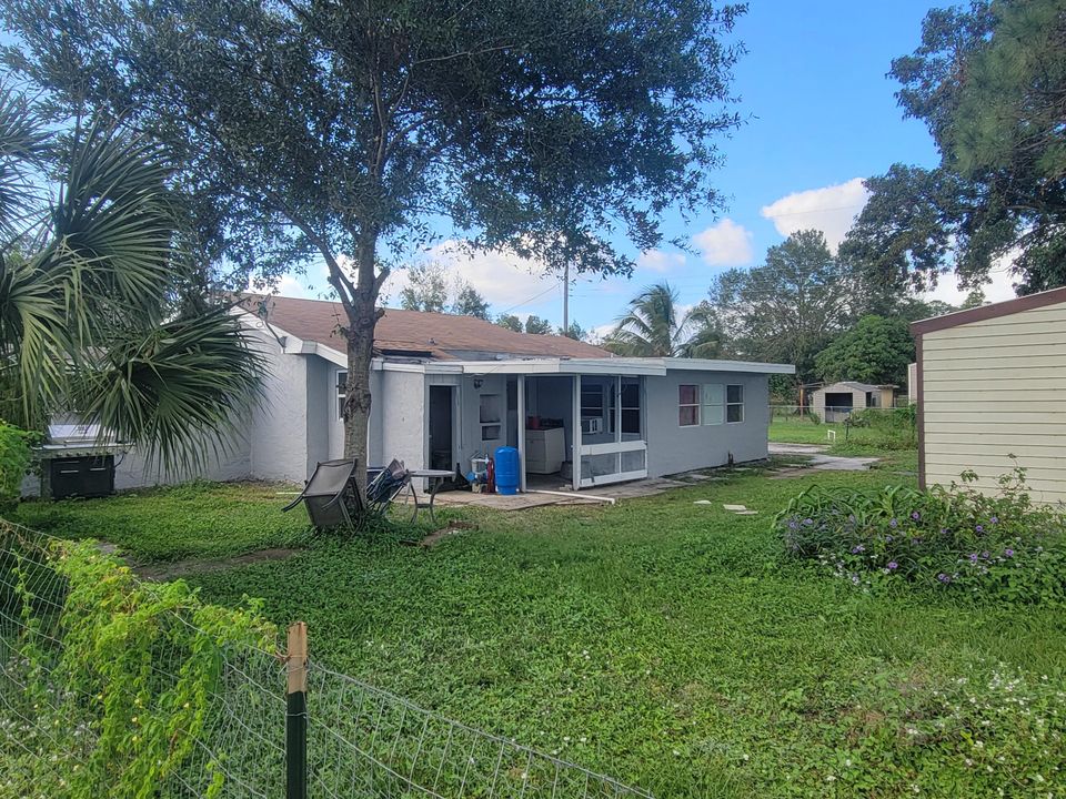 For Sale: $215,000 (4 beds, 2 baths, 1226 Square Feet)