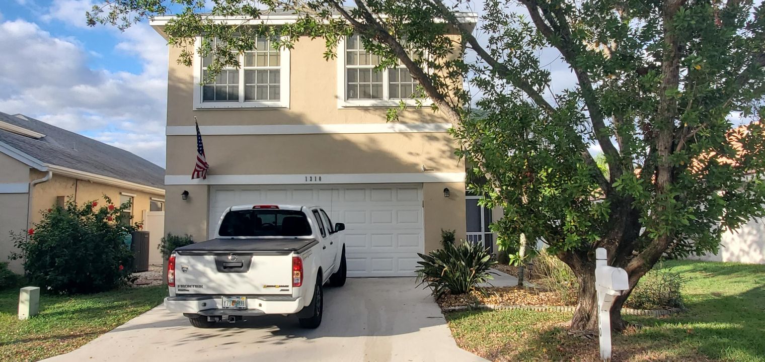 For Sale: $575,000 (3 beds, 2 baths, 2272 Square Feet)