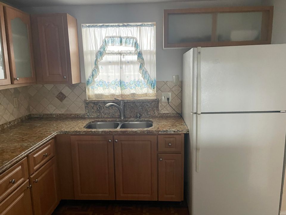 Active With Contract: $1,375 (1 beds, 1 baths, 790 Square Feet)