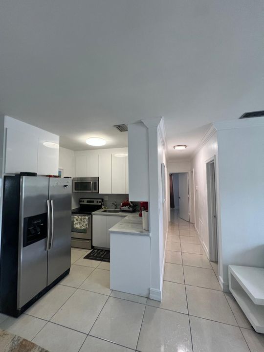 For Sale: $329,000 (2 beds, 2 baths, 892 Square Feet)