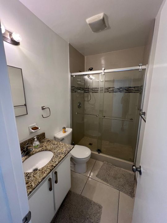 For Sale: $329,000 (2 beds, 2 baths, 892 Square Feet)