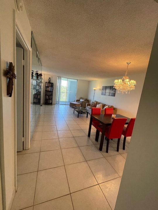 For Sale: $240,000 (1 beds, 2 baths, 1050 Square Feet)