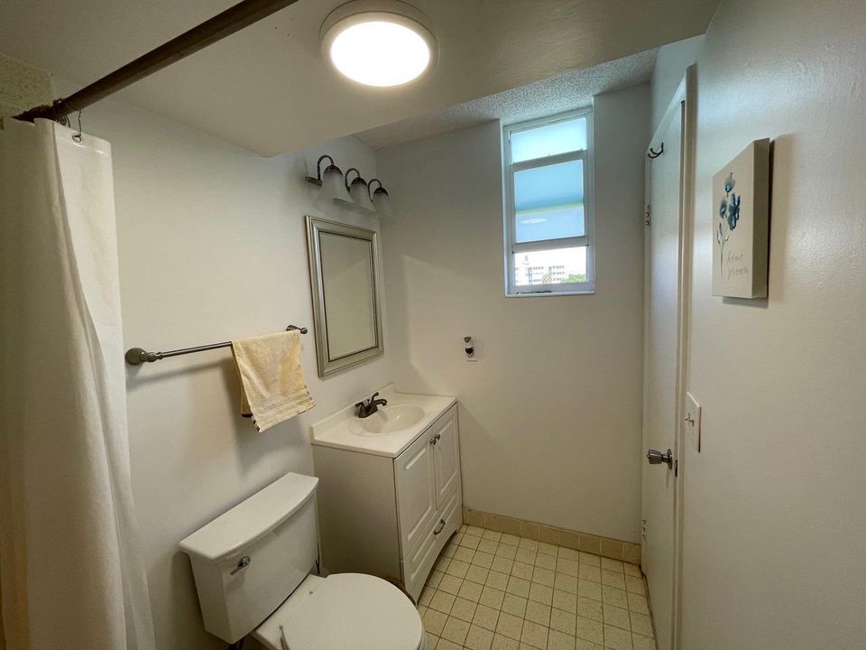 For Sale: $240,000 (1 beds, 2 baths, 1050 Square Feet)