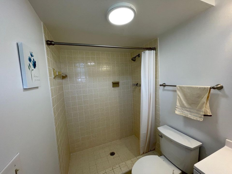 For Sale: $240,000 (1 beds, 2 baths, 1050 Square Feet)